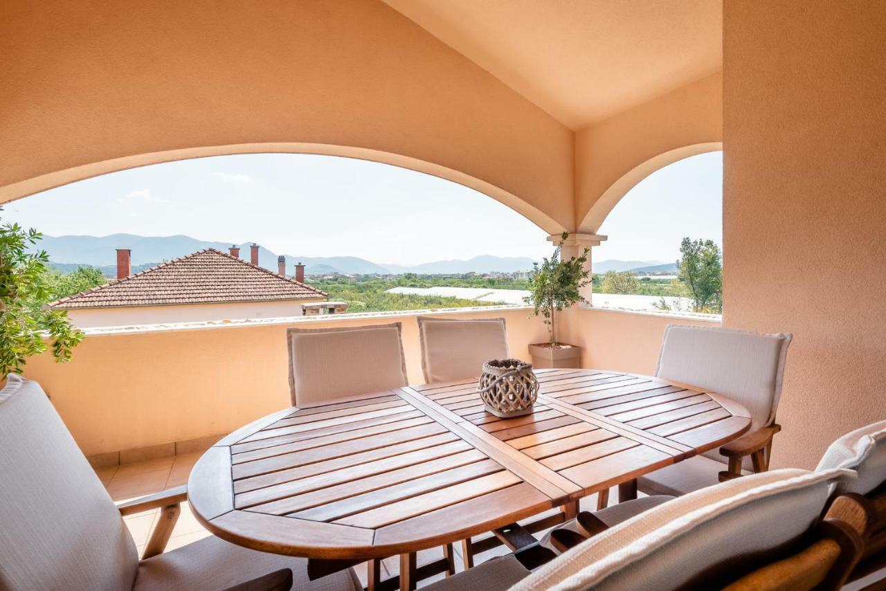 Metković Neretva Valley Apartments - Heated Pool מראה חיצוני תמונה