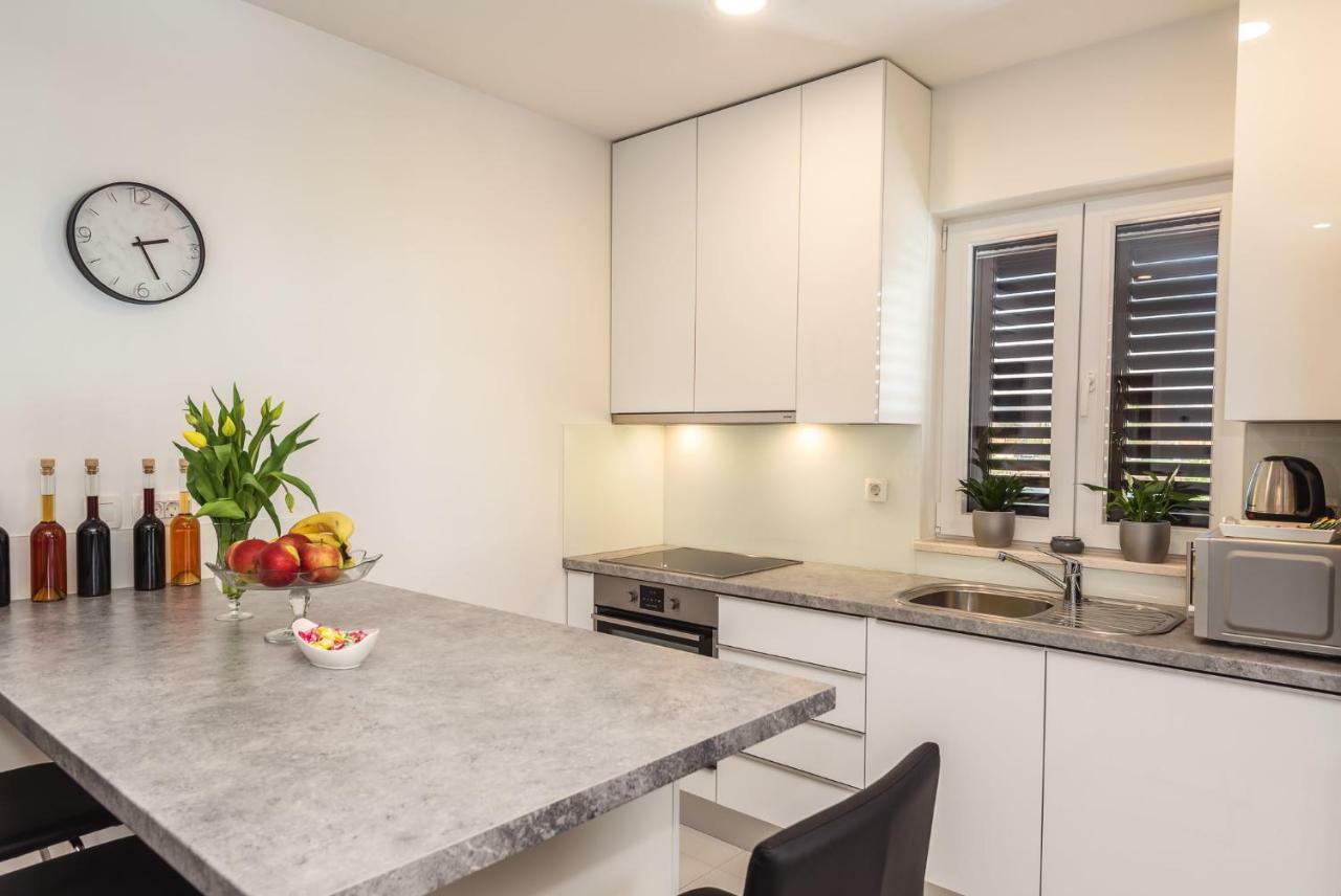 Metković Neretva Valley Apartments - Heated Pool מראה חיצוני תמונה