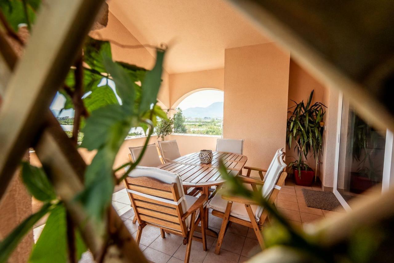 Metković Neretva Valley Apartments - Heated Pool מראה חיצוני תמונה