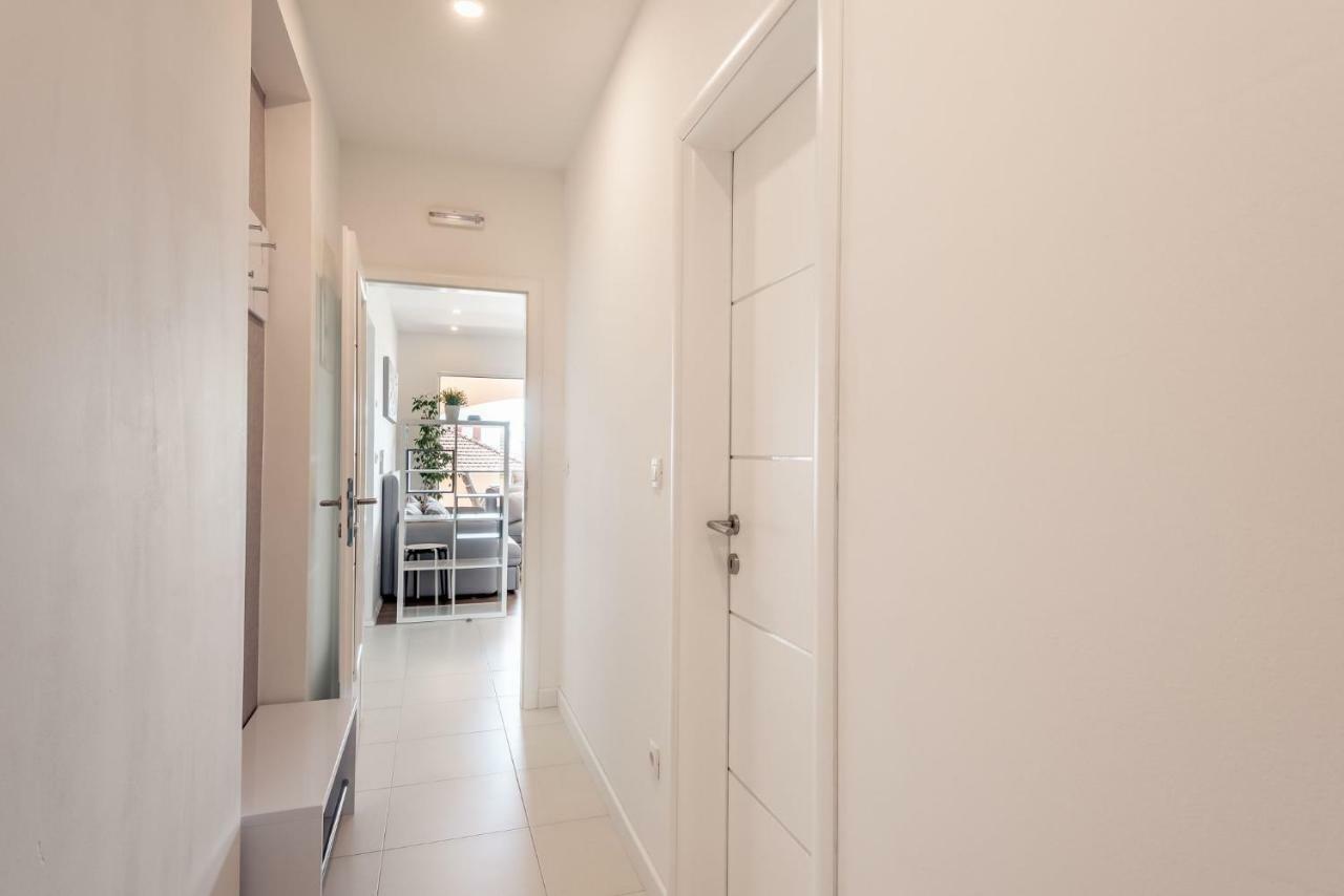 Metković Neretva Valley Apartments - Heated Pool מראה חיצוני תמונה