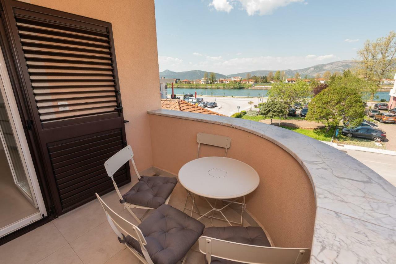Metković Neretva Valley Apartments - Heated Pool מראה חיצוני תמונה
