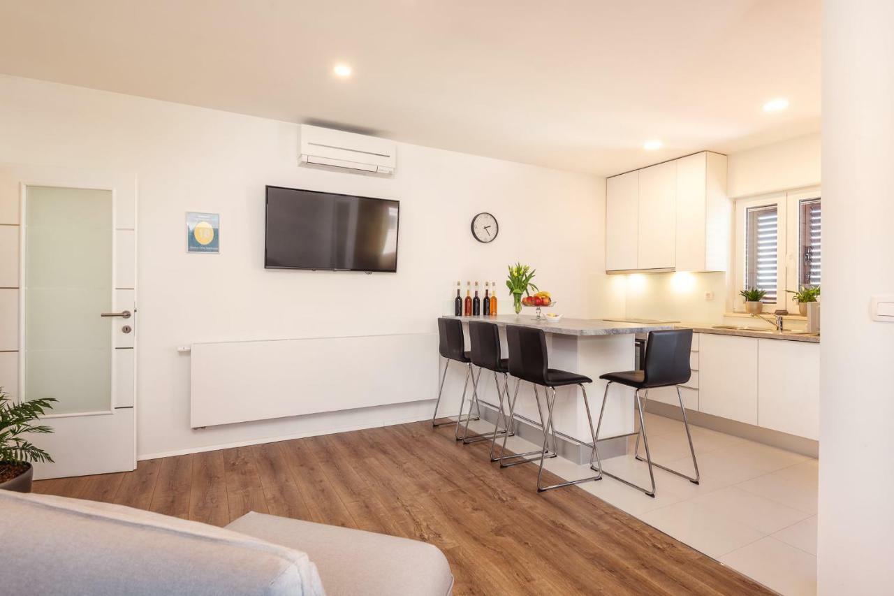 Metković Neretva Valley Apartments - Heated Pool מראה חיצוני תמונה