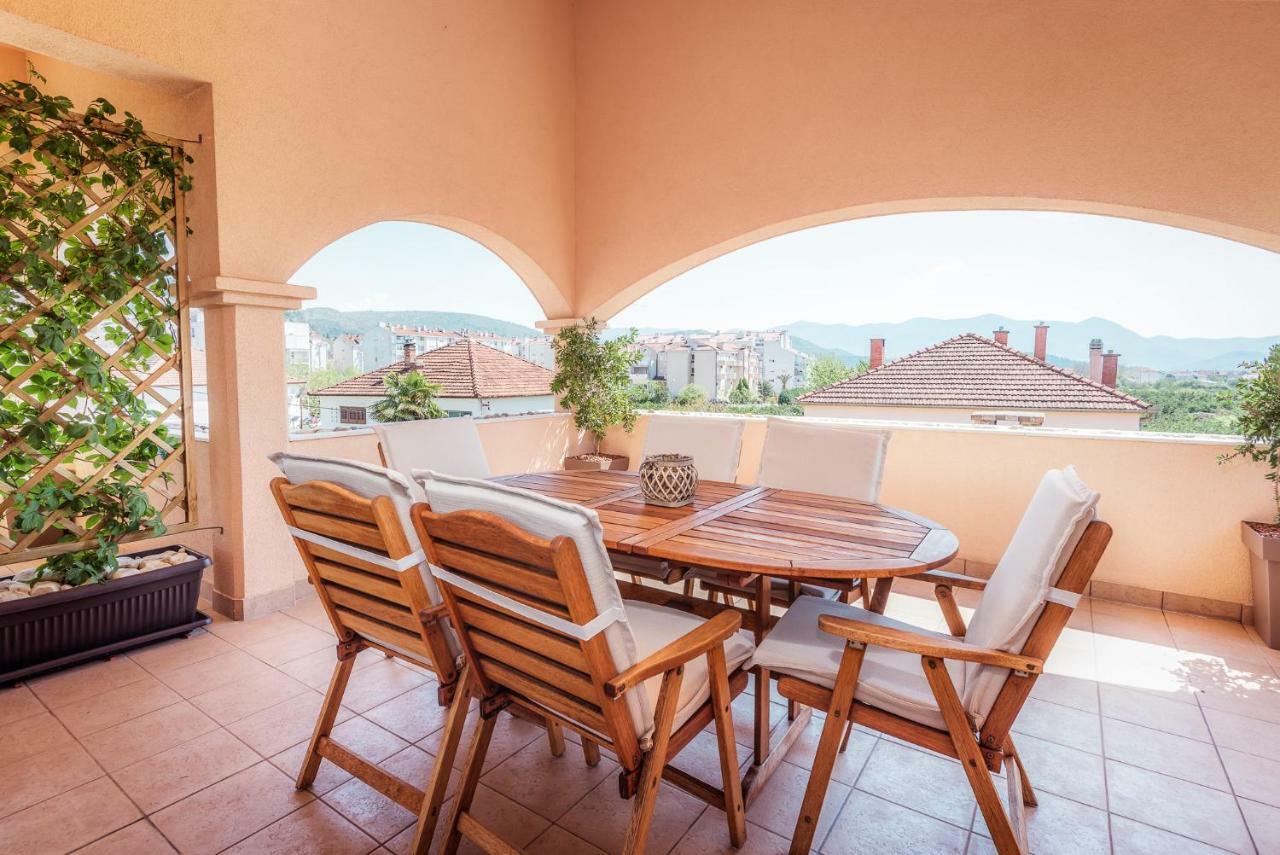 Metković Neretva Valley Apartments - Heated Pool מראה חיצוני תמונה